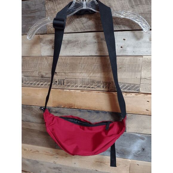 Nike Jump Man Crossbody Fanny Pack Red & Black Swoosh 2 Pocket Adjustable Waist - Picture 3 of 4